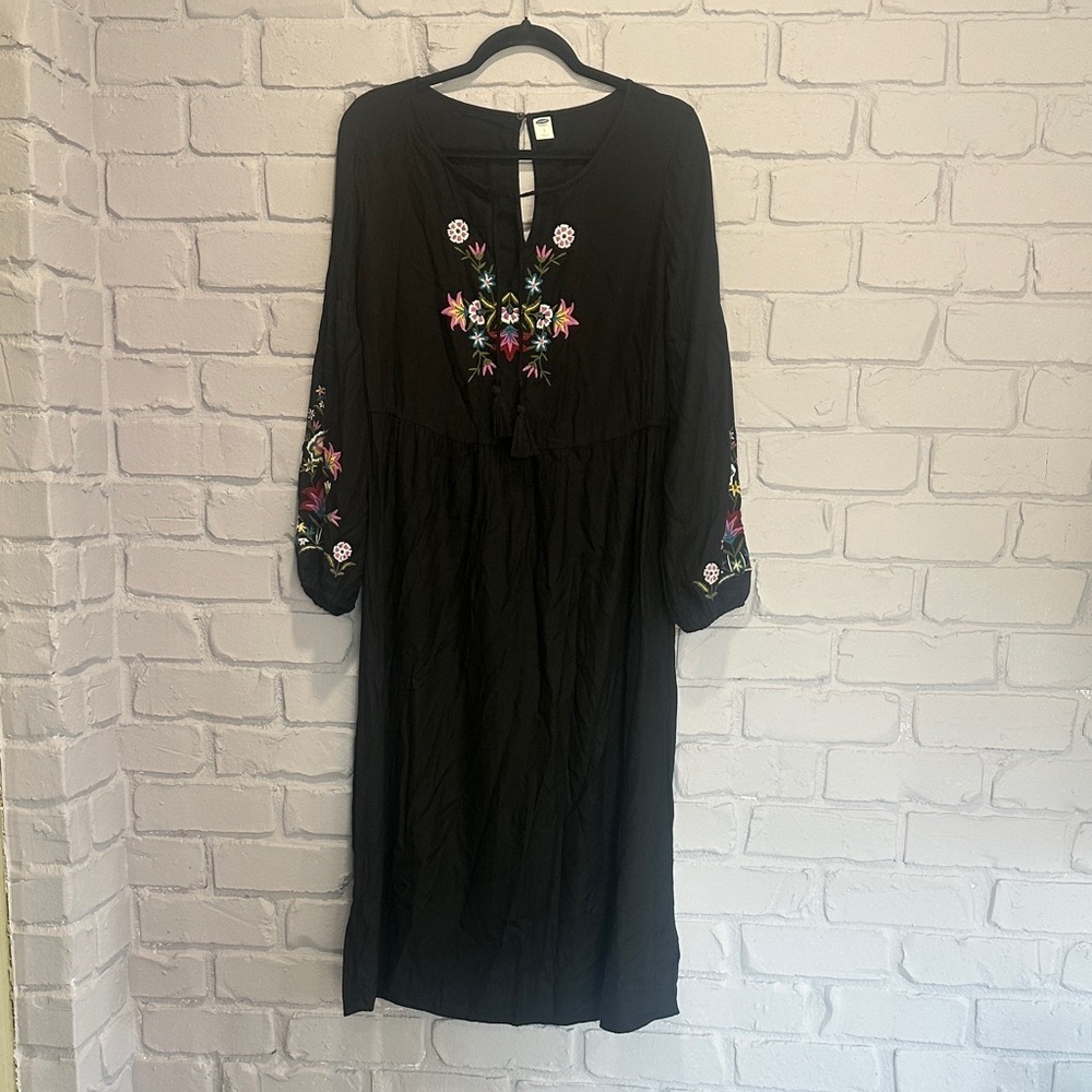 NEW Old Navy Black Dress with Floral Embroidery size S